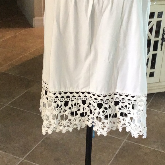 Anthro top, white, crochet bottom, size medium - Picture 3 of 7